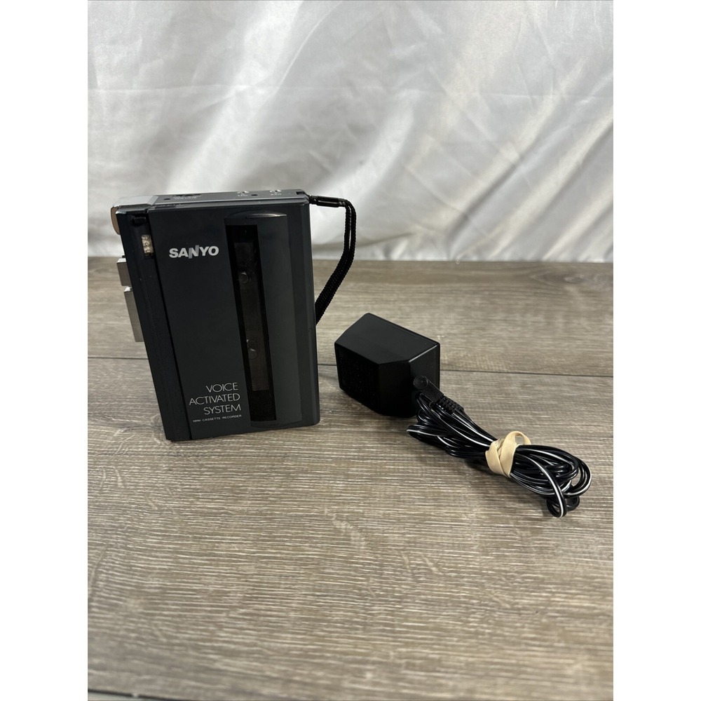Walkman SANYO M-1115 - Tested Recorder Working W/Power Cord Used Read As is